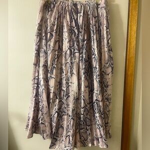 Chic Pastel Pink & Navy (Medium) Lined Snake Print Pleated Flared Skirt